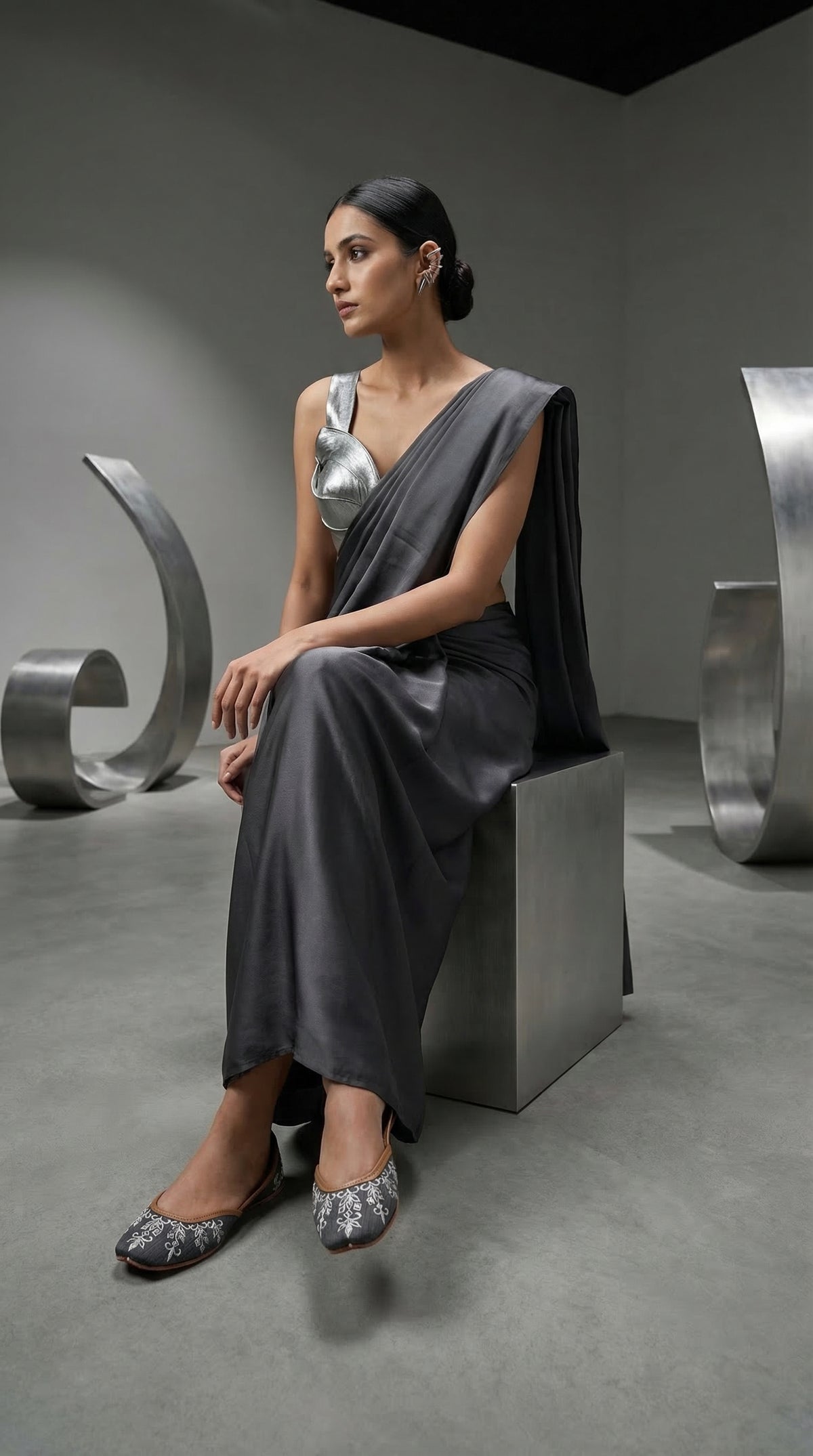 Saanjh grey embroidered jutti worn with charcoal grey saree and silver blouse – full outfit by Radiarte