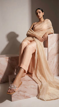 Peach Aura Pearl Slide Flat worn with Peach Silk Coord & Gold Organza Dupatta – Radiarte