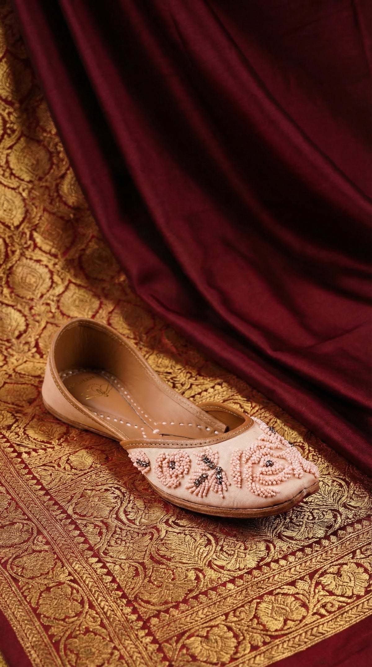 Gulroshan Blush Pink Jutti – Single Side View on Gold Banarasi by Radiarte