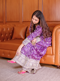 Jugnu Hot Pink Jutti – Handcrafted Leather Jutti with Zari, Beads & Sequin Embellishment