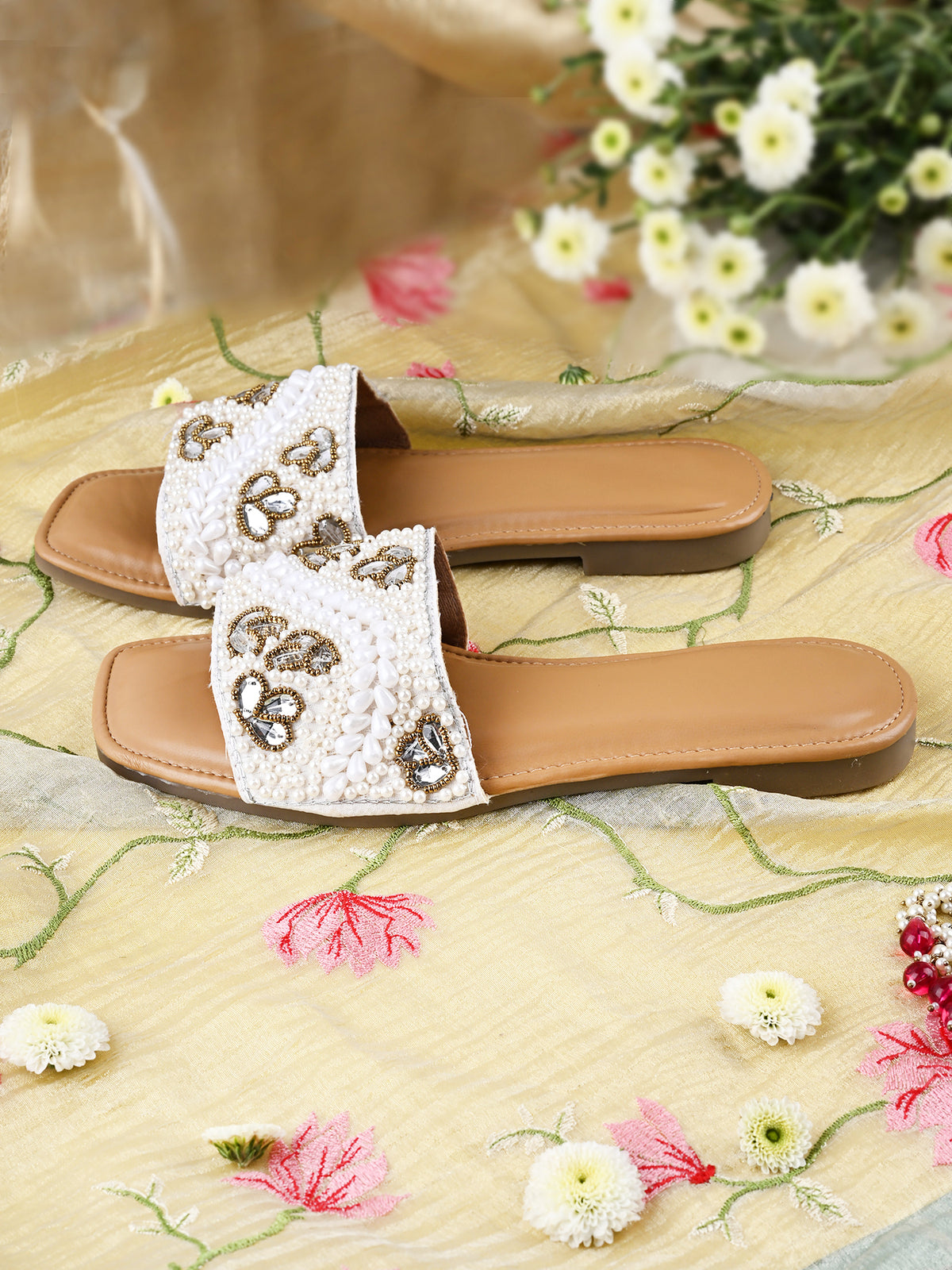 ZAARIYA - Flat Sliders with Pearl Detailing