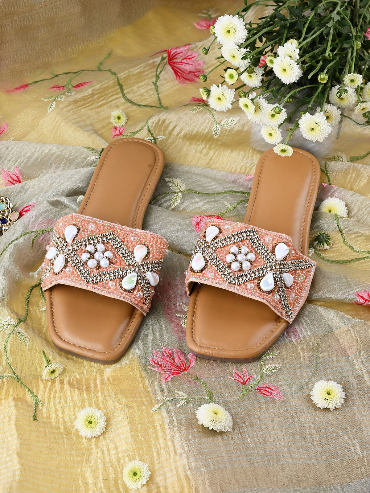 PEACH AURA - Flat Sliders with Shell Detailing