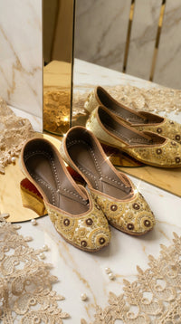 Ghumaar Gold Bead Jutti with Mirror Reflection – Luxury Display by Radiarte