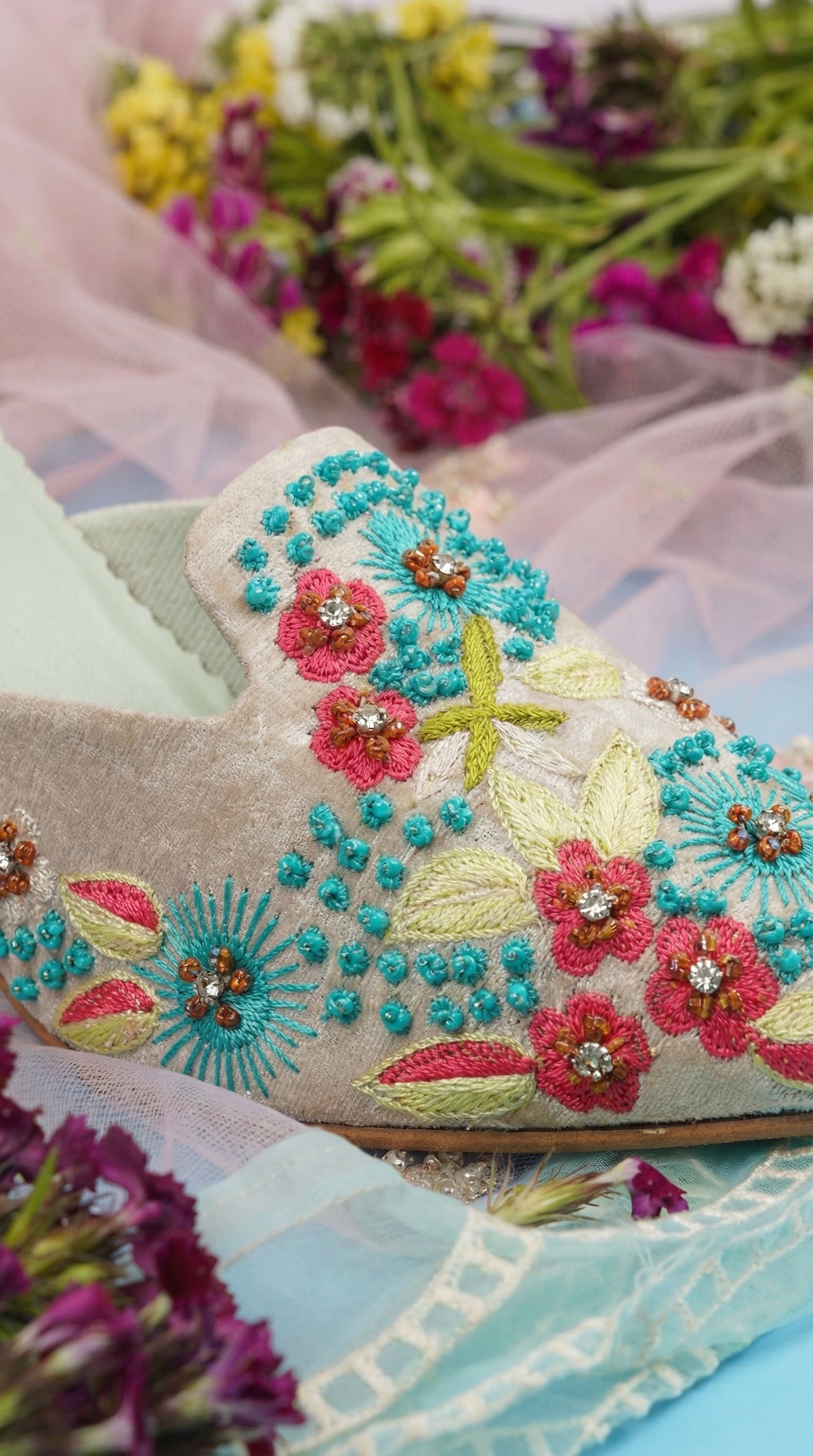 Mayuri Cream Velvet Mule Close-Up with Turquoise French Knot & Crystal Floral Embroidery – Radiarte